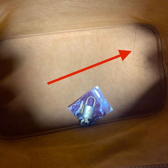 LOUIS VUITTON Authentic Epi Alma PM - Picture 15 of 15